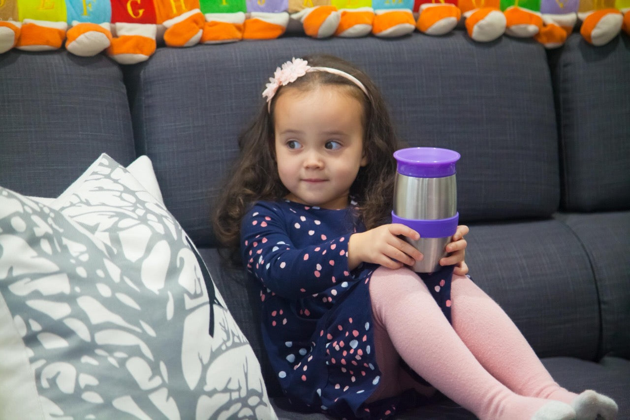 Can a 2 year old use a cup? – Minaym